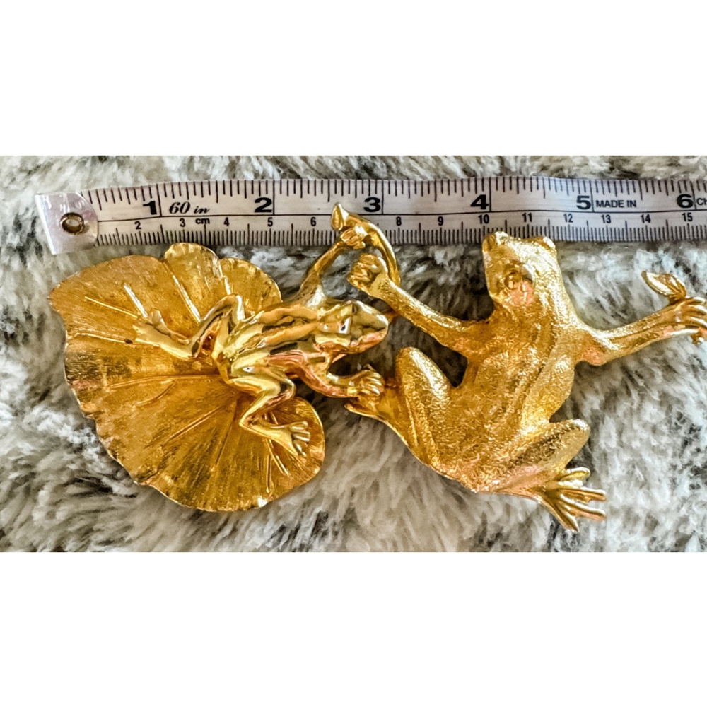 VINTAGE Rare GAIL LABELLE GOLD PLATED Gold 2 Frogs Buckle - Picture 7 of 8